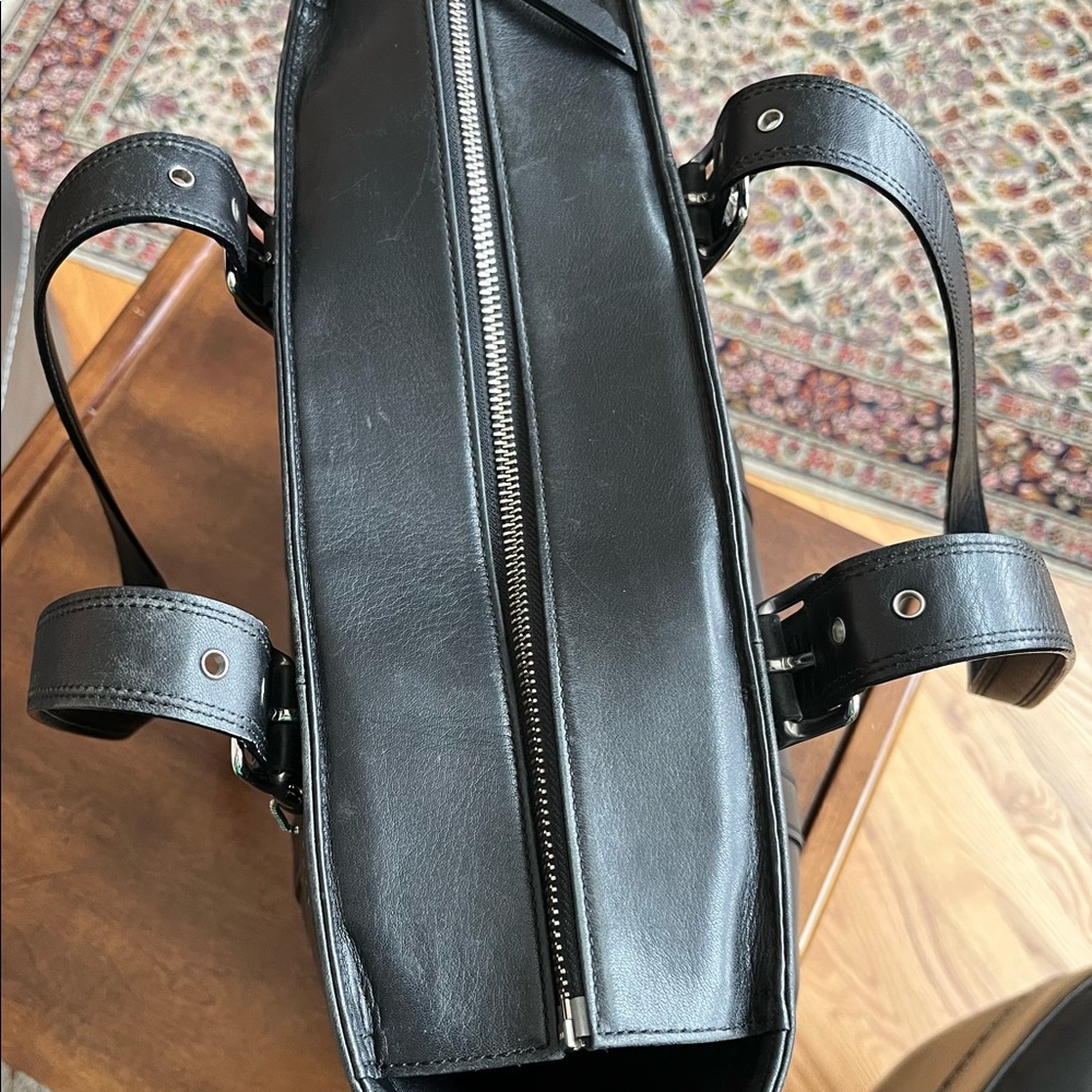 Coach Legacy Hampton large zip topTote Shopper. - Picture 8 of 16